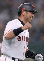 Kiyohara hits game-deciding single in 10th inning